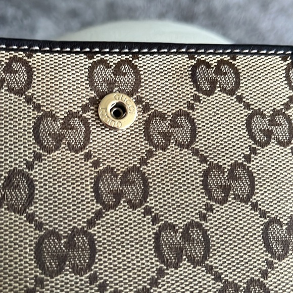 Gucci canvas with leather and great stitching! Very nice condition. Snappy! - Picture 4 of 15